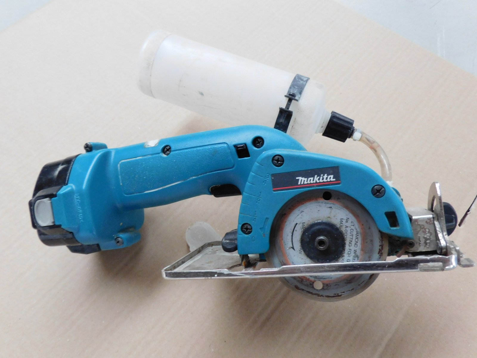 AkkuGlas und Fugenschneider makita 4191 D Henke